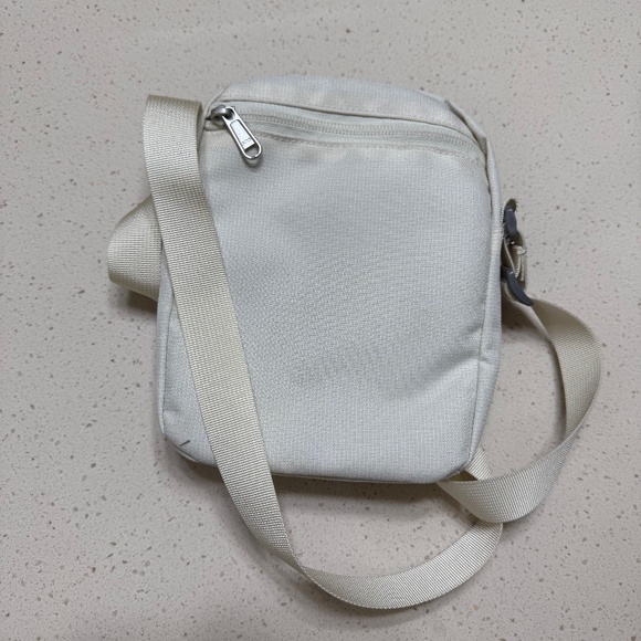 The North Face crossbody bag - Like New - Picture 2 of 3